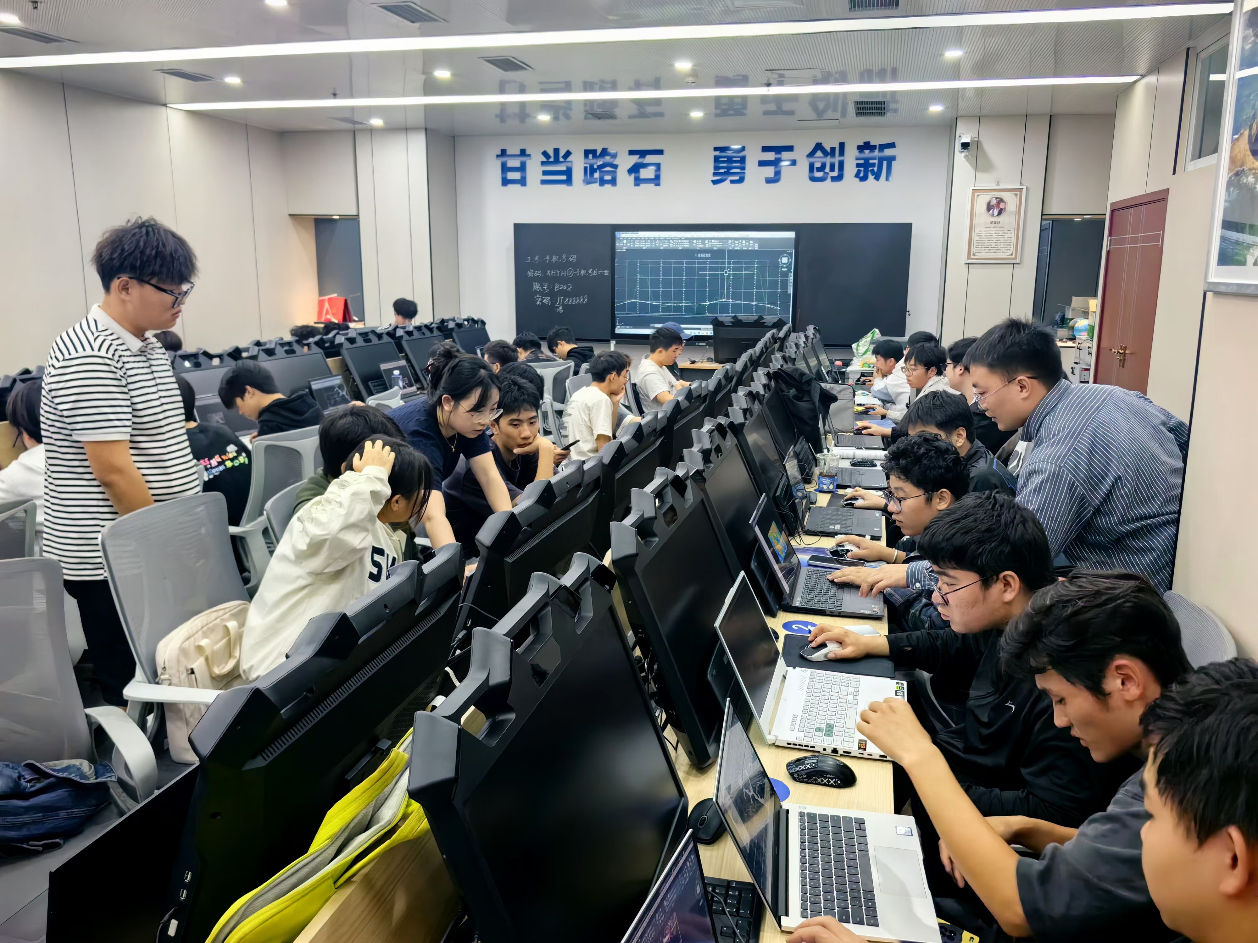江蘇狄諾尼攜手創(chuàng)途信息,為川交院學(xué)生畢業(yè)設(shè)計(jì)助力!(圖4) 江蘇狄諾尼攜手創(chuàng)途信息,為川交院學(xué)生畢業(yè)設(shè)計(jì)助力!(圖4)